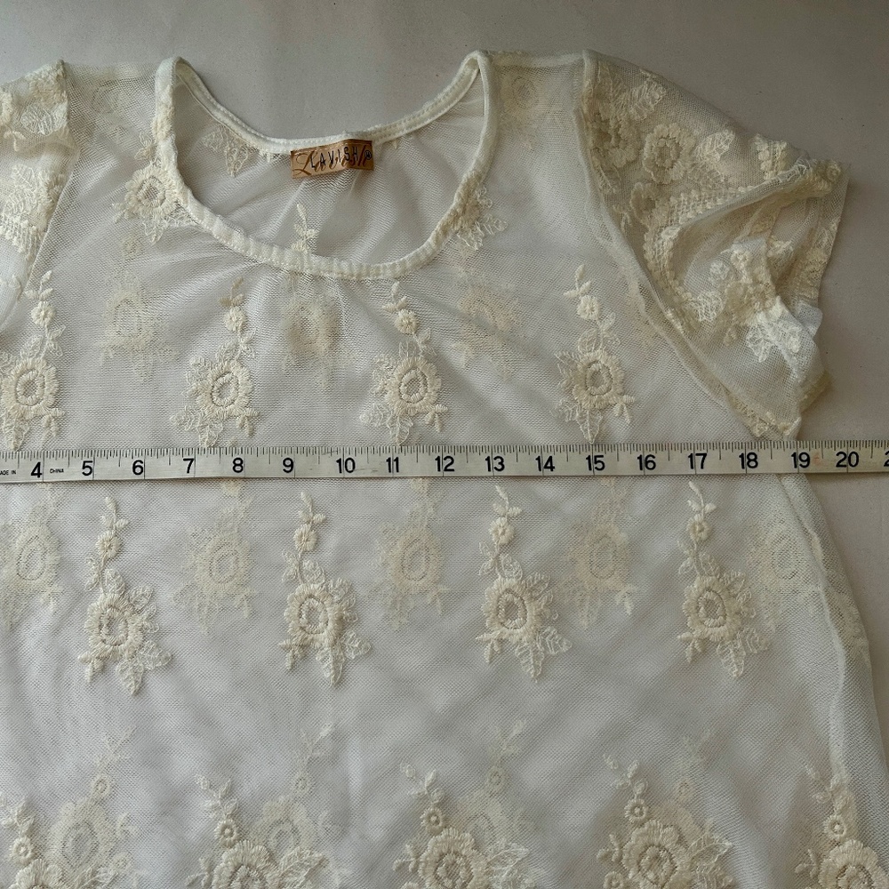 Lavish Ivory Lace Short Sleeve Scoop Neck Overlay Women's Top - Women's Medium - Picture 5 of 6
